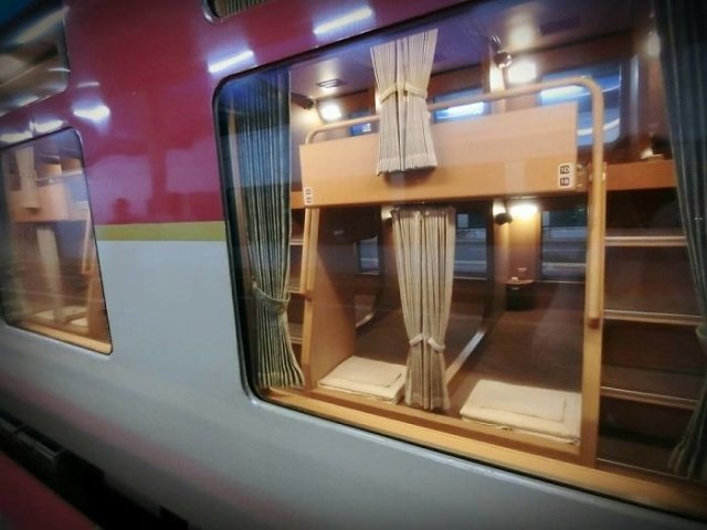Японский «ночной поезд» поезда
