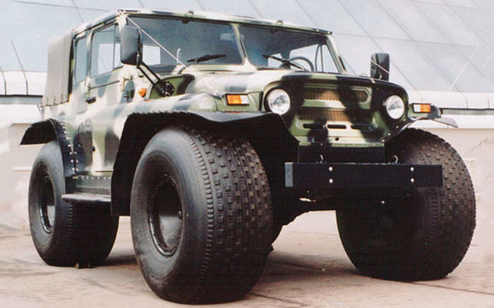 УАЗ Скорпион-3 на колесах низкого давления размерностью 1300х600х533 мм. | Фото: zr.ru.