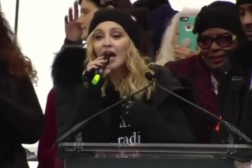 Песни Мадонны запретили на радио в США, а на звезду "Трансформеров" надели наручники
