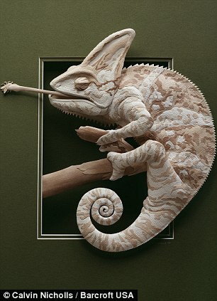 Бумажная скульптура Хамелеона художника Кальвина Николса
