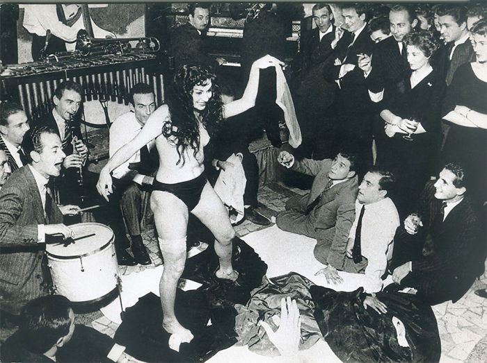 Aiché Nanà's Striptease At Rugantino's Restaurant, Rome 1958. Aiché Nanà And Tazio Secchiaroli, Whom Took The Picture, Were Both Fellini's Inspirations For The Film 