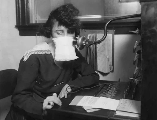 Телефонистка в повязке, 1918 год, пандемия "испанки"
