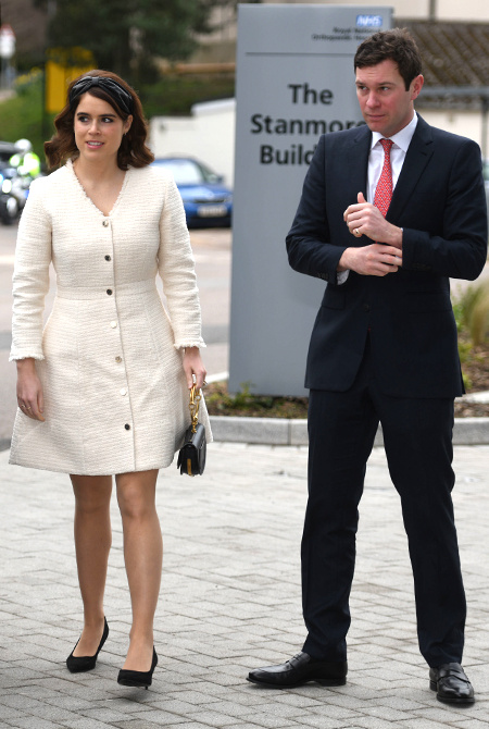 Принцесса Евгения и Джек Бруксбэнк впервые вышли в свет после свадьбы по заданию королевы Елизаветы II Принцесса Евгения и Джек Бруксбэнк впервые вышли в свет после свадьбы по заданию королевы Елизаветы II Монархи / Британские монархи