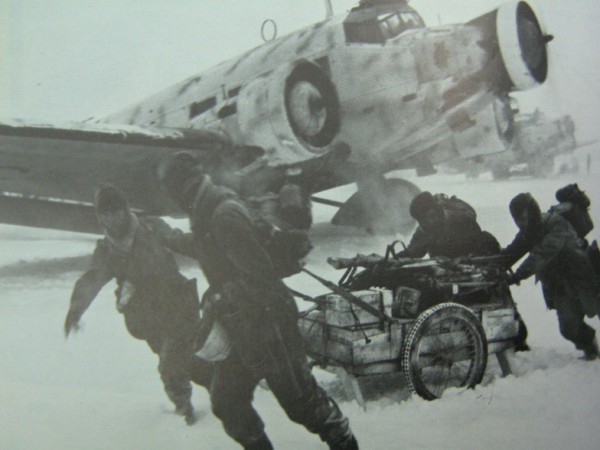 8 км в Питомник: преодолеть это расстояние пытались все, и рядовые,  и генералы, и раненые, калеки, и здоровые... 