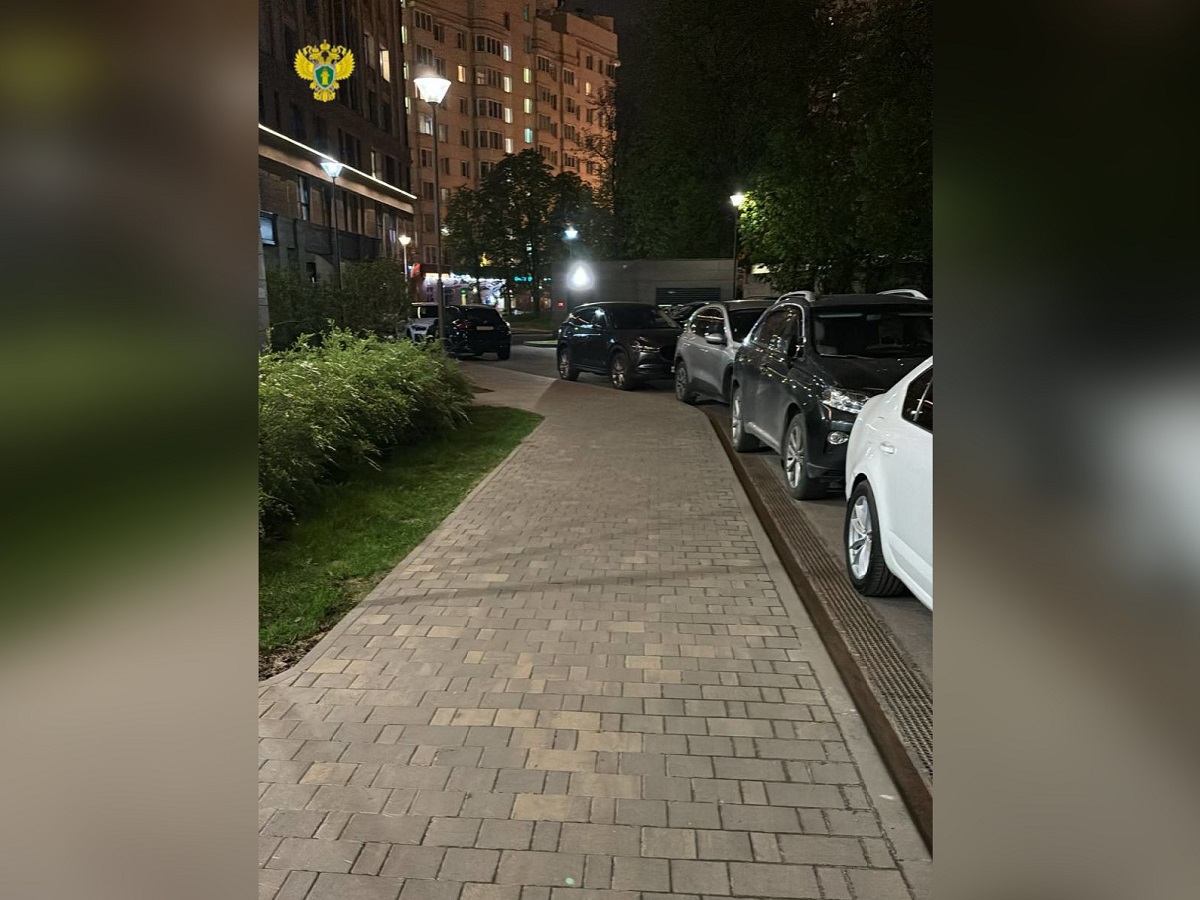 Сотрудник службы доставки сбил 8-летнюю девочку в Москве и скрылся