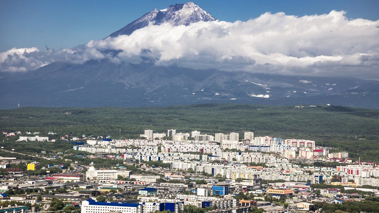 Вторая группа спасателей начала восхождение на Ключевской вулкан к застрявшим туристам
