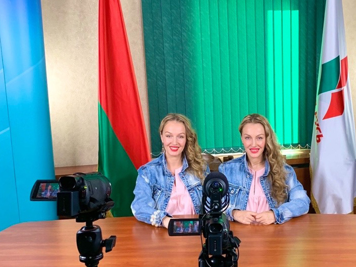 Лукашенко выделил охрану влюбленным в него сестрам Груздевым 