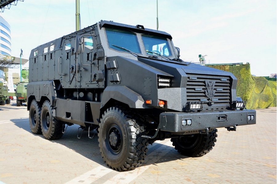 «Защитник» — многоцелевой броневик от белорусских производителей «Защитник» — многоцелевой броневик от белорусских производителей автомобиль,автоновости