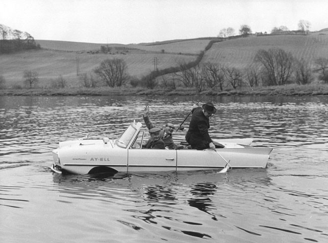 Аква-автомобиль немецкой постройки, мог передвигаться как по суши, так и по воде, 1964 год авто, мото, ретро