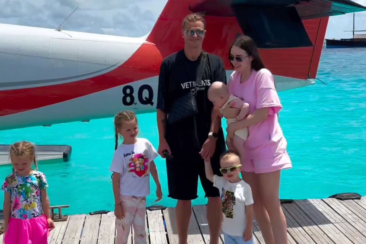 Экс-футболист Дмитрий Тарасов с женой и детьми улетел на Мальдивы