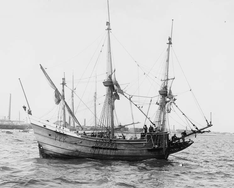 Реплика голландского судна "Халве Ман"
