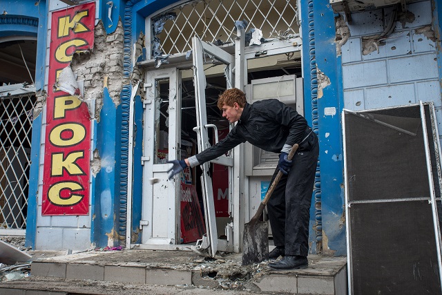 Фото. Последствия обстрела Донецка силами ВСУ © JAMES SPRANKLE | GLOBALLOOKPRESS.COM
