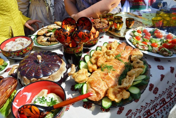 Астрахань еда. Еда из тандыра. Гастрономический туризм. Астрахань блюда местные. Астрахань блюда местные.