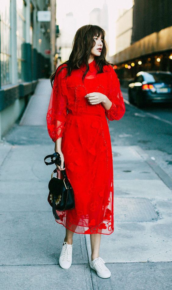 Красное платье как и с чем носить