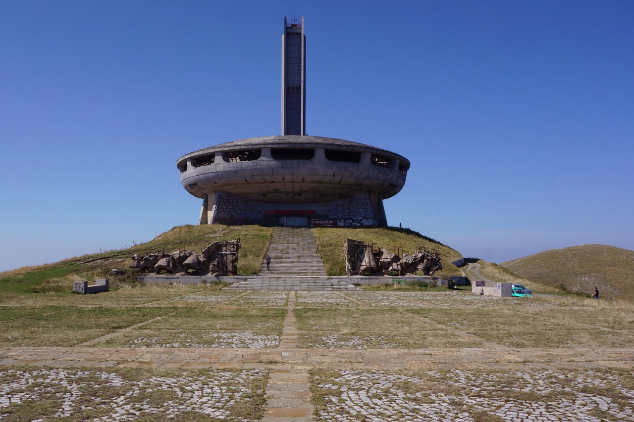 Картинки по запросу Buzludzha Monument