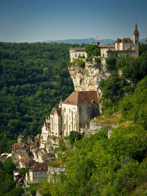 Самые живописные города, возведённые на скалах (33 фото)