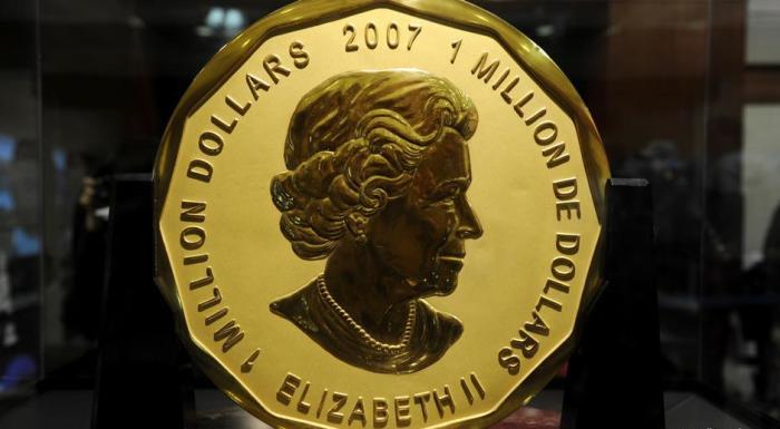 Миллион долларов с изображением Елизаветы II, 2007 год. \ Фото: dw.com.