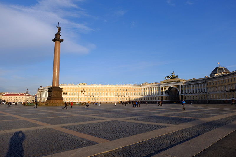 Эрмитаж дворцовая площадь. Дворцовая площадь размер. Дворцовая площадь зимний дворец. Эрмитаж дворовская площадь. Дворцовая площадь в санкт-петербурге.