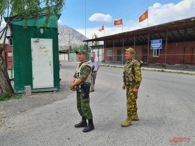 «Ждите 3 миллиона беженцев». Чем грозит России война киргизов и таджиков? «Ждите 3 миллиона беженцев». Чем грозит России война киргизов и таджиков? геополитика