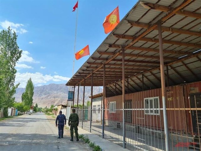 «Ждите 3 миллиона беженцев». Чем грозит России война киргизов и таджиков? «Ждите 3 миллиона беженцев». Чем грозит России война киргизов и таджиков? геополитика