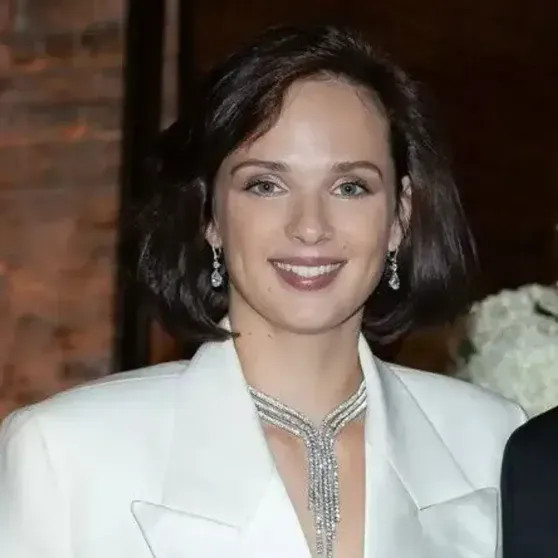 Стало известно, что 70-летний миллиардер Араз Агаларов познакомился со своей новой молодой женой, когда той было 18 лет Агаларова, Алёне, Иванова, Агаларов, детей, женился, супруги, Эмина, Шейла, данным, когда, более, несколько, Ивановой, официально, Агаларовы, миллиардера, новый, какойто, Group