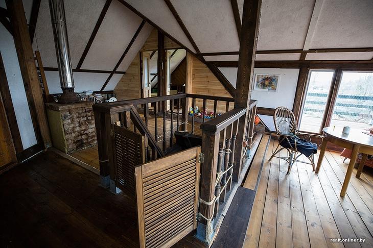 «Вложил сюда все свои сбережения». Как один человек возрождает деревню на Голубых озерах 