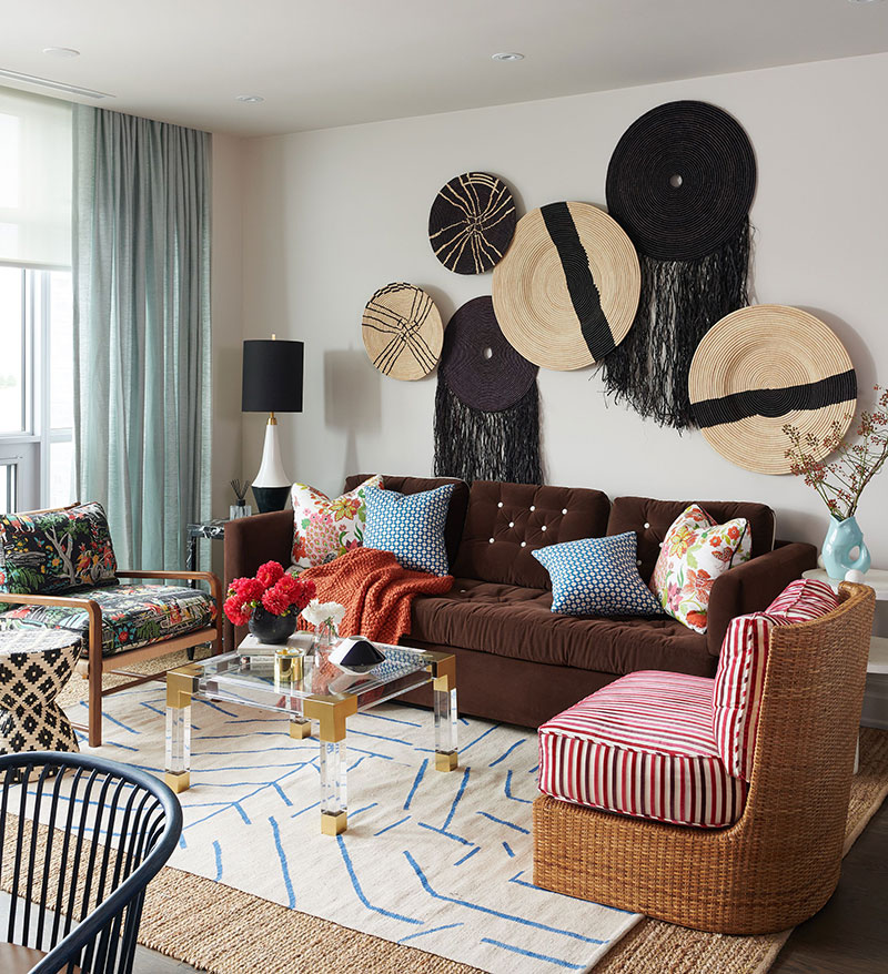 Яркий дом у озера для семьи в Канаде Яркий дом у озера для семьи в Канаде американский стиль