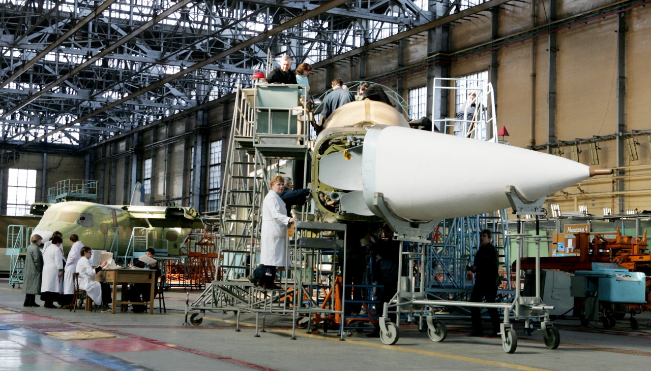 Лучшие авиационные специалисты Украины вынуждены работать на заводах России