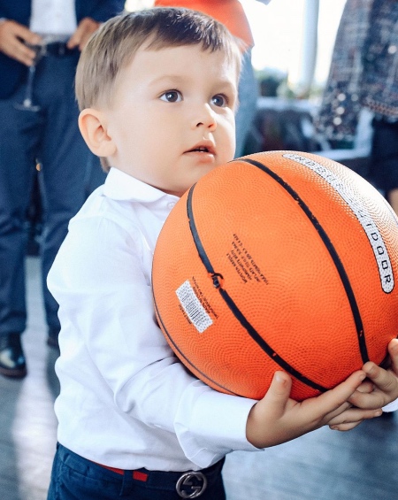 Пока папа на матче: Настасия Шубская устроила старшему сыну хоккейную вечеринку без Александра Овечкина Пока папа на матче: Настасия Шубская устроила старшему сыну хоккейную вечеринку без Александра Овечкина Звезды,Новости о звездах