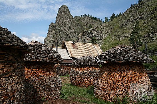 Дровница на даче своими руками (7)