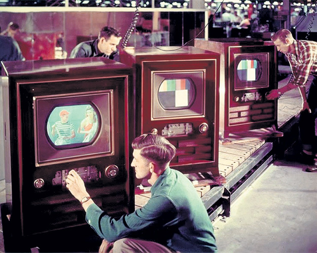 Владимира ЗВОРЫКИНА мы должны благодарить за создание цветного телевизора (1940-е годы)...