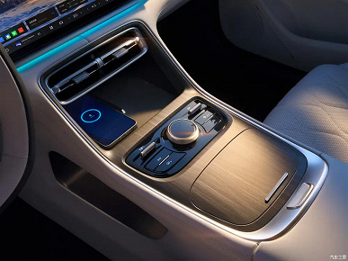 Аналог Toyota Camry и Honda Accord от Geely с запасом хода 2100 км, расходом 2 л на 100 км и мощностью 238 л.с. Geely Galaxy A7 EM-i показали во всей красе