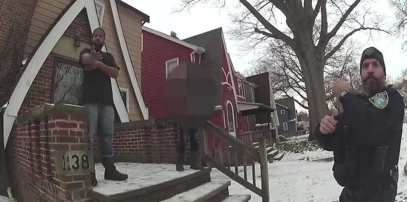 16-летняя американка вызвала полицию, когда отец забрал у неё телефон 16-летняя американка вызвала полицию, когда отец забрал у неё телефон