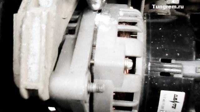 Верхний болт генератора Калина