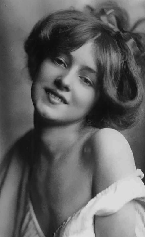 Самые красивые женщины начала XX века (11 фото) Самые красивые женщины начала XX века (11 фото) стала, начала, актрисой, актриса, также, карьеру, музыкальных, комедиях, карьера, американская, Камилл, После, часто, сыграла, ролей, стиль, наиболее, немого, актрис, Гибсона