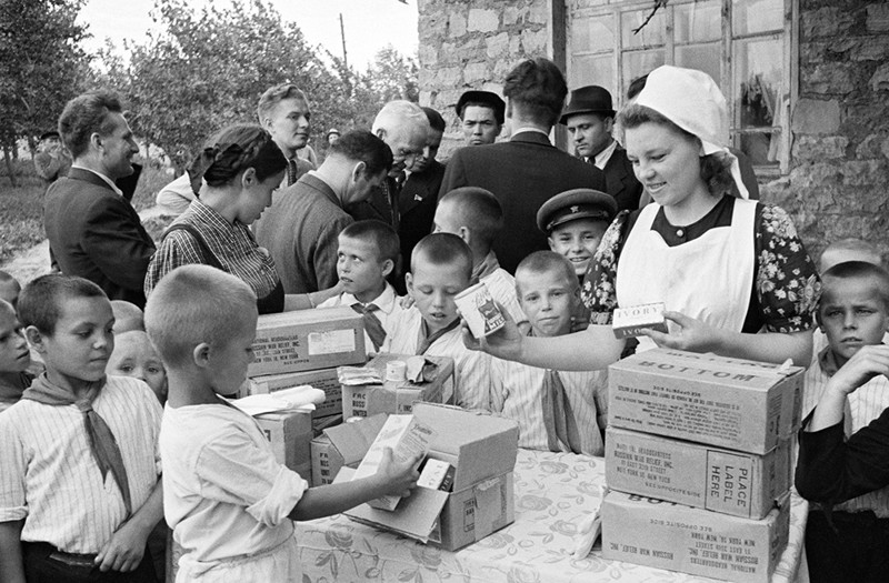 Раздача ленд–лизовских продуктовых наборов, 1945 год, Москва история, люди, фотографии
