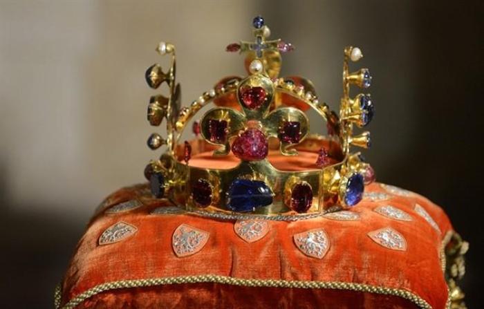 Венец монарха: 4 легендарные короны правителей Средневековья интересное,история,корона,общество, венец, Европа, короли, монархи