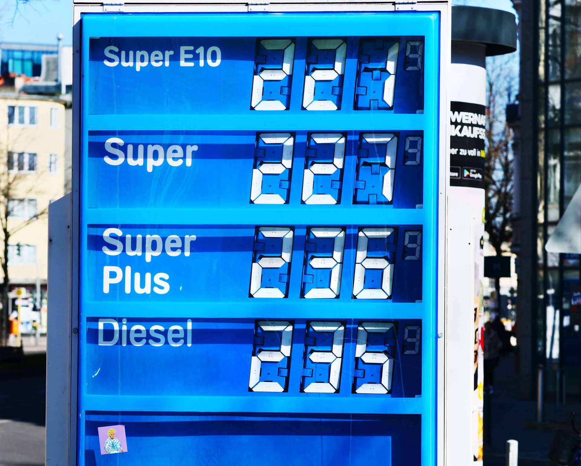 Италия в четыре раза увеличила закупки российской нефти Италия в четыре раза увеличила закупки российской нефти Весь мир