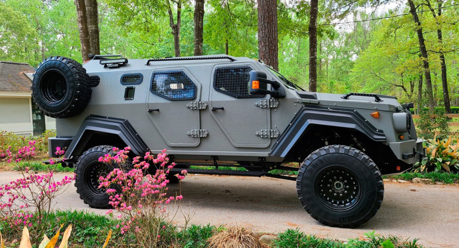 На продажу выставили канадский броневик Gurkha