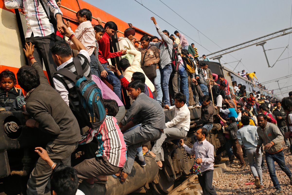 Главный принцип индийских железных дорог самый, Индии, самого, станция, в Индии —, с названием, в мире, пассажиров, транспорт, составляет, миллиона, тысяч, НьюДели, Между, человек, Например, четыре, которые, послужат, аварийными