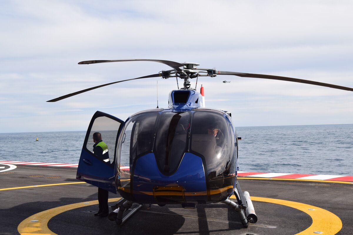 Вертолетная площадка в Монако (https://clck.ru/agTq5)