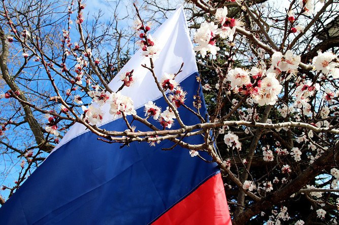Жители России приветствуют воссоединение с Крымом, но против особых преференций для полуострова