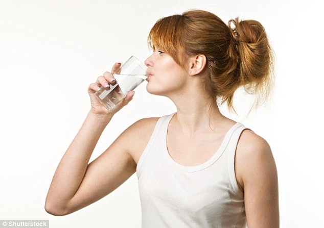 Необходимо пить не меньше 1,5 литров чистой воды в день здоровый образ жизни, легенды, наука и жизнь