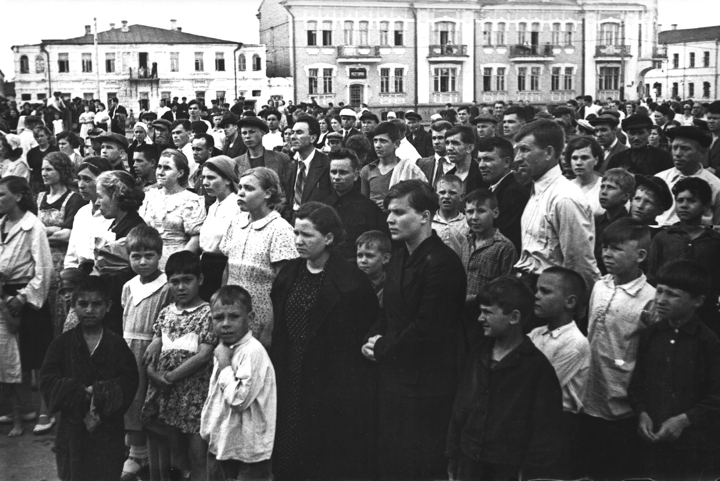 22 июня 1941 история. Москва 22 июня 1941. 22 Июня 1941 люди у репродуктора. 22 Июня 1941 фотографии.