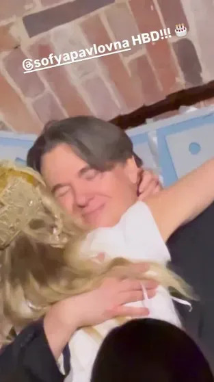 В кокошнике и с русскими напевам: Софья Эрнст отметила день рождения с мужем, гендиректором Первого канала Константином Эрнстом, и их детьми Софьи, Константин, Эрнст, рождения, Софья, Константина, ЭрнстСофья, также, ЭрнстДочери, ЭрнстДень, которая, который, снимается, появилась, СШАСофья, любовью, брендам, отечественным, прошлых, отношений