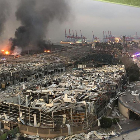 Взрыв в Бейруте: подробности трагедии и реакция звезд Взрыв в Бейруте: подробности трагедии и реакция звезд Хроника