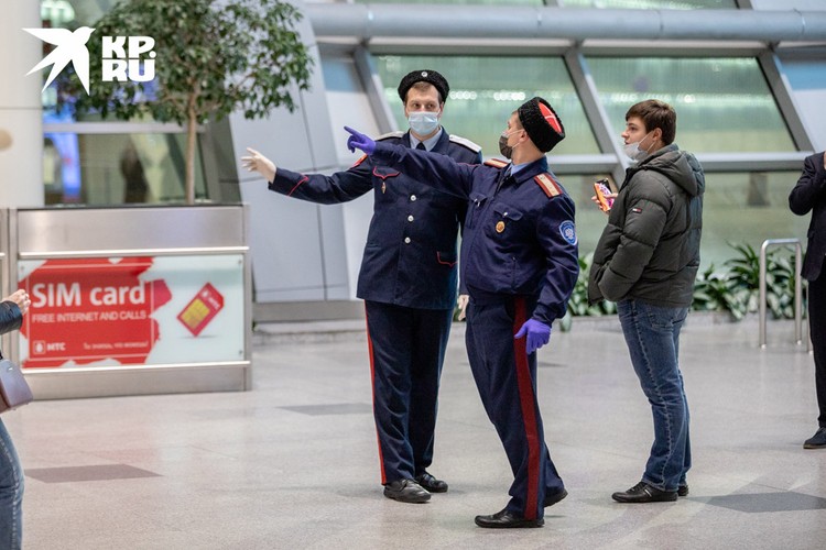 К людям в форме многие подходят с вопросами «Как пройти?».