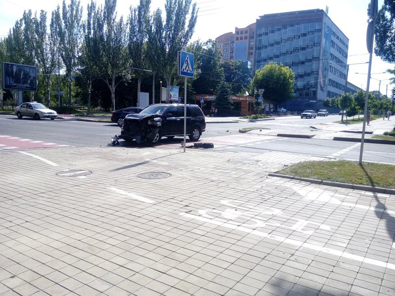 Авария дня. В Донецке перевернулась карета скорой помощи авария, авария дня, авто, авто авария, видео, дтп, скорая, скорая помощь