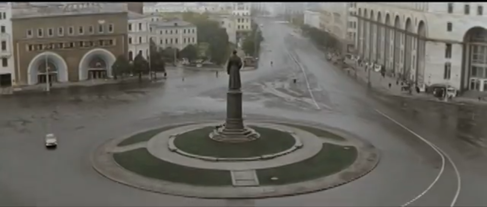 Доронина три тополя на Плющихе. Памятник Дзержинскому на Лубянке. Площадь Дзержинского Москва 1989 года. Площадь Дзержинского фото.