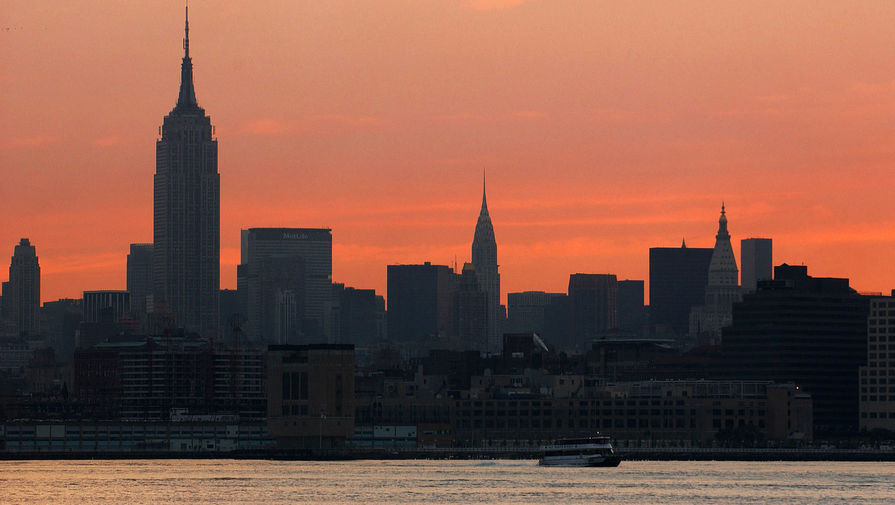 Вид на Нью-Йорк во время восхода солнца, 15 августа 2003 года 